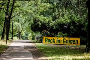 Featured image for “Angenehm unangenehm: Geschichten vom Rock im Grünen”