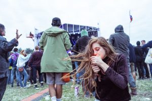 Featured image for “Fotostrecke:  Roskilde Festival 2017 – Menschen und Bananen”