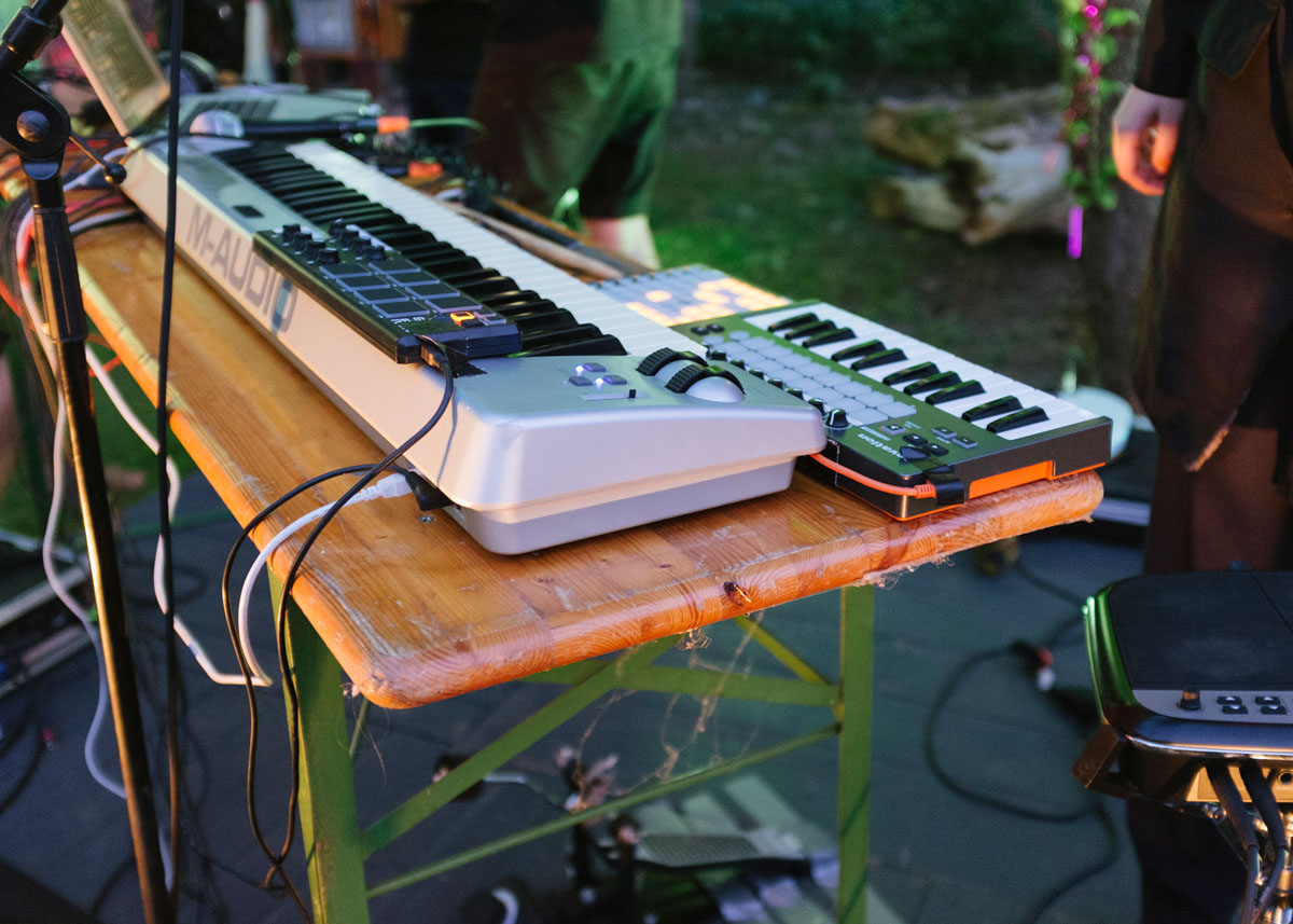 Keyboard beim alínæ lumr Festival