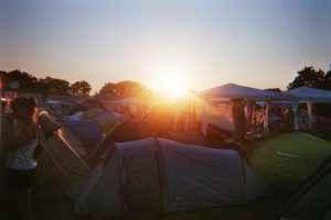 Featured image for “Drei Tage orchestrierter Schwitzkollaps: Analoge Erinnerungen vom Appletree Garden Festival 2018”