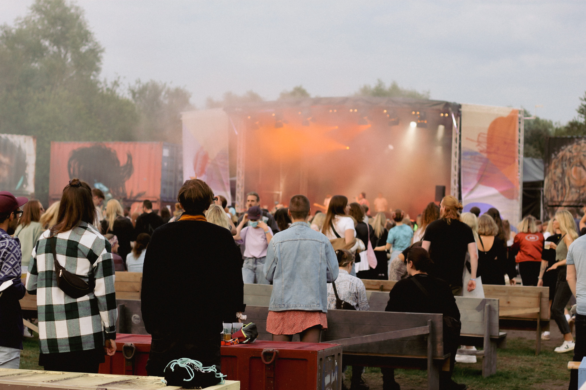 Featured image for “Sonne, Matsch & gute Musik: Fotostrecke Fast ein Festival 2021”